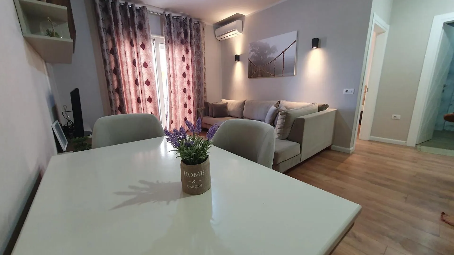 Fael Apartment Vlorë 0*,  阿尔巴尼亚
